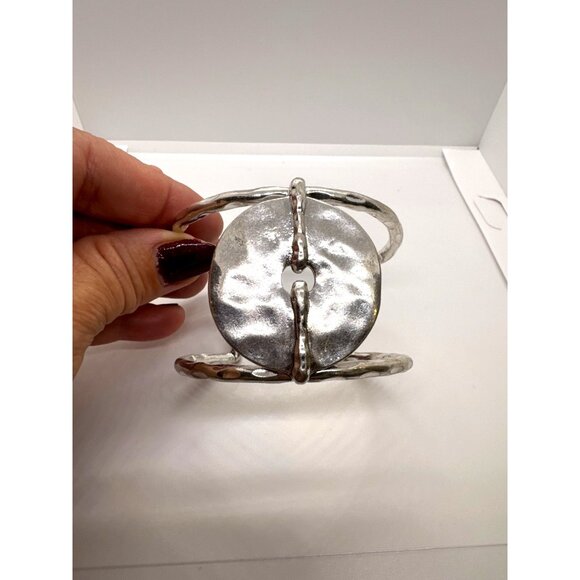 Chico's Silver Tone Hammered Oval Dic Cuff Bracelet Artisan Textured Boho Chic - Picture 2 of 9